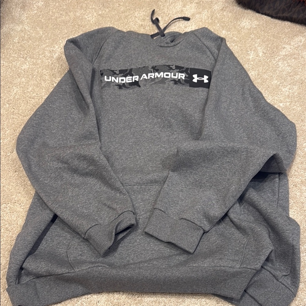 Under Armour Gray Sweatshirt Crew Neck Athletic Wear